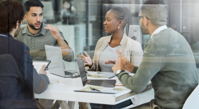 Réunion d’équipe autour d’une stratégie cloud computing