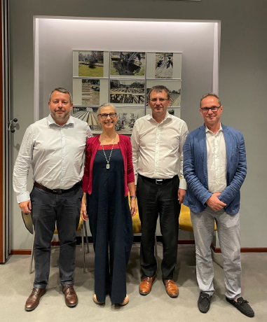 Photo des équipes Jiliti et Computer Assistance lors de l’annonce de l’acquisition à Bologne, marquant le renforcement du groupe sur le marché italien des services IT