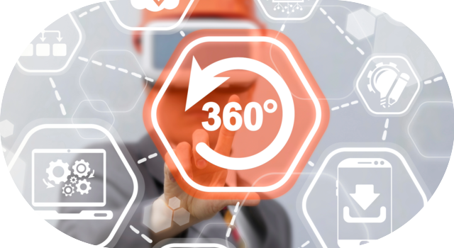 Main pointant un symbole 360° illustrant une gestion informatique complète et connectée